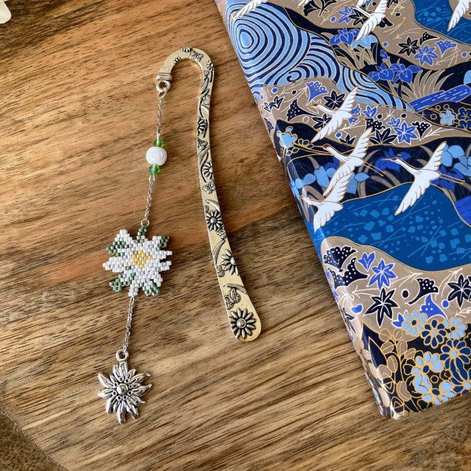 Marque page fleur edelweiss, en tissage Miyuki